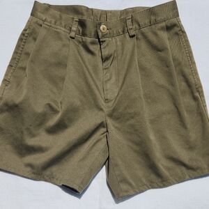 Nautica Green Pleated Front Shorts with Cotton Kaki Size M